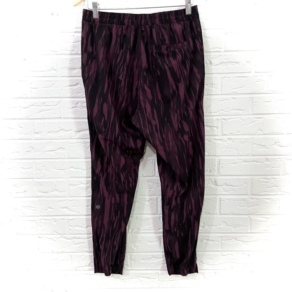 Lululemon &go City Jogger Painted Animal Bordeaux Drama Black Size 8